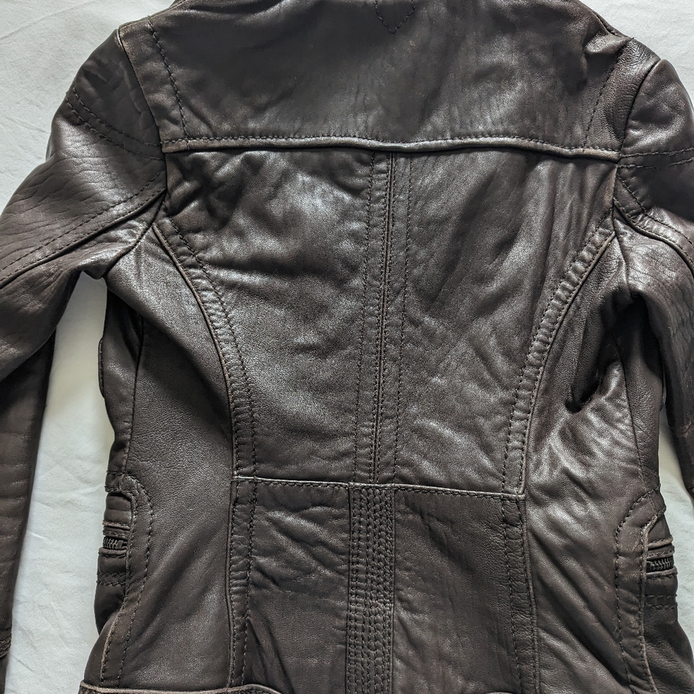 Aqua aviation inspired leather jacket with lambswool collar and zipper details - Picture 8 of 14